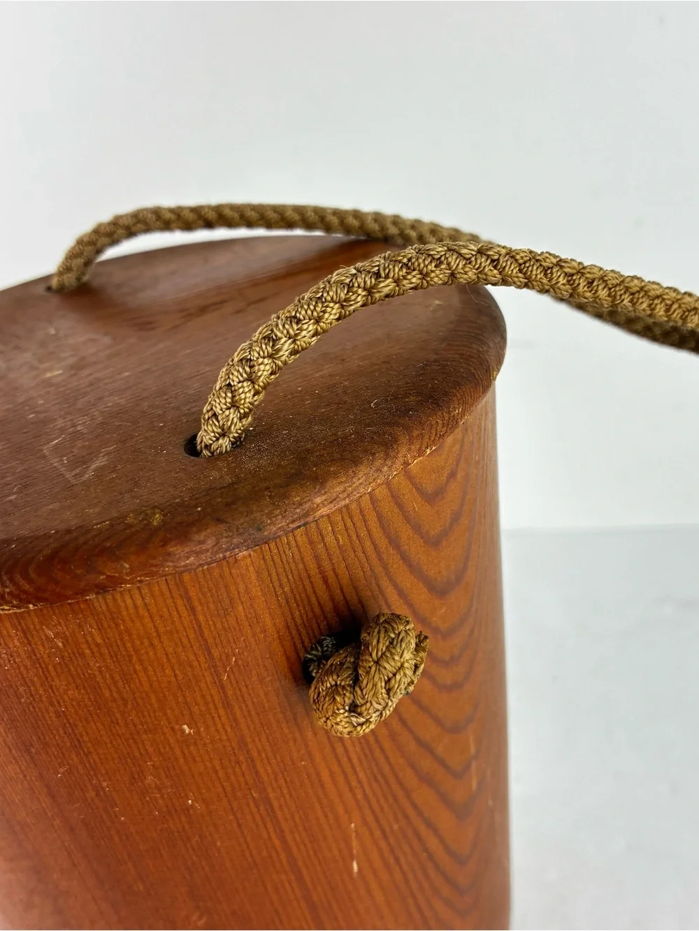 De Young Industries Vintage Redwood Bucket w/Rope Handle & Lid